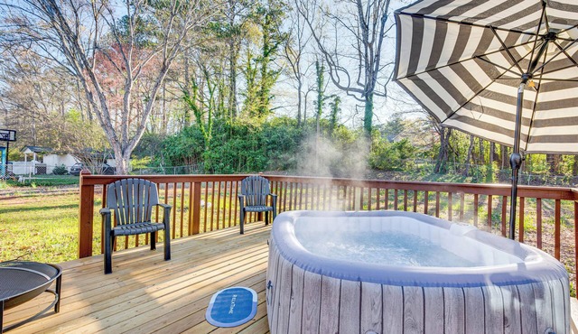 18 Mi to Downtown Atlanta: Quiet Home w/Fire Pit