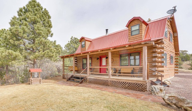 18 Mi to Royal Gorge: Peaceful Mtn Cabin w/Porch!