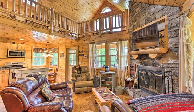 18 Mi to Slopes! Cabin w/Valley Views in Blakely