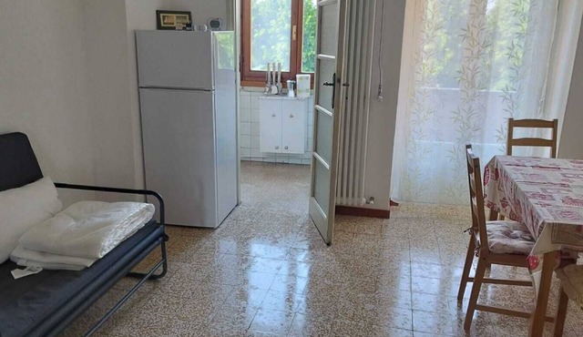 18 Minuten mit Zug vom Milano Entfernt. 2-zimmer-apartment mit 2 Balkon