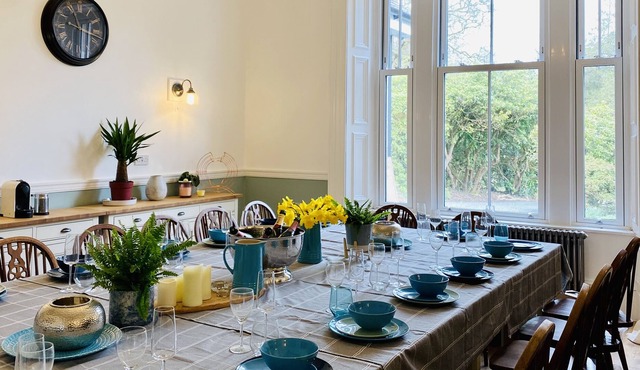 18 person 9 en-suite bedroom country house in Ayrshire with hot tub & sauna