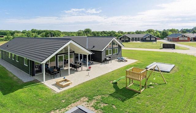 18 person holiday home in Grenaa