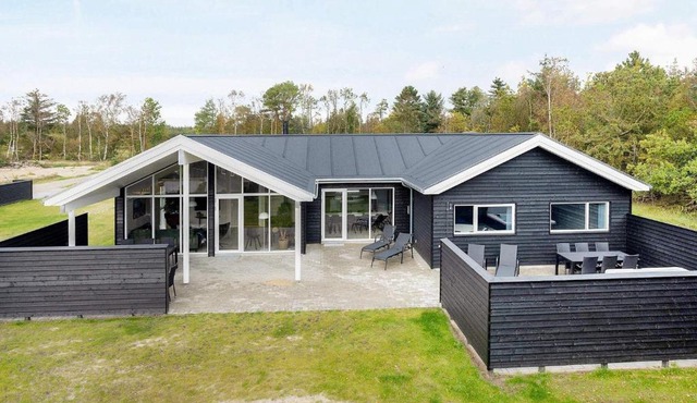 18 person holiday home in Ålbæk