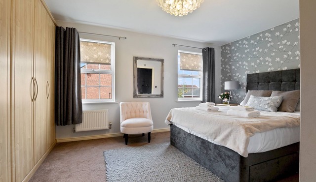 18 Regent Mews · Bright & Spacious Family Home | Pass the Keys