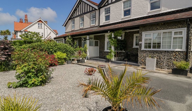 18 TYN CELYN, family friendly, country holiday cottage in Llandudno