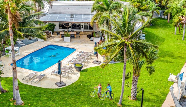 180' of Waterfront | Heated Pool | Walk To Beach | Paradise Point Key | RESIDENCES