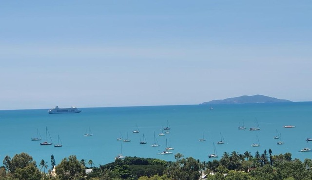 180 views king suite NB Pets must be okd by host B4 booking as T&Cs Apply CALL Bella Vista on Nara