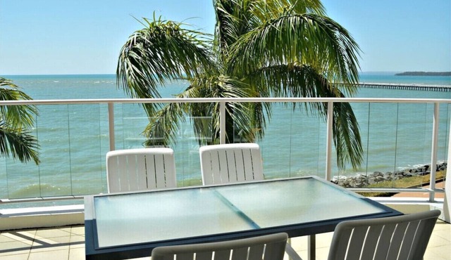 180˚ Water View Apartment - Simply Stunning