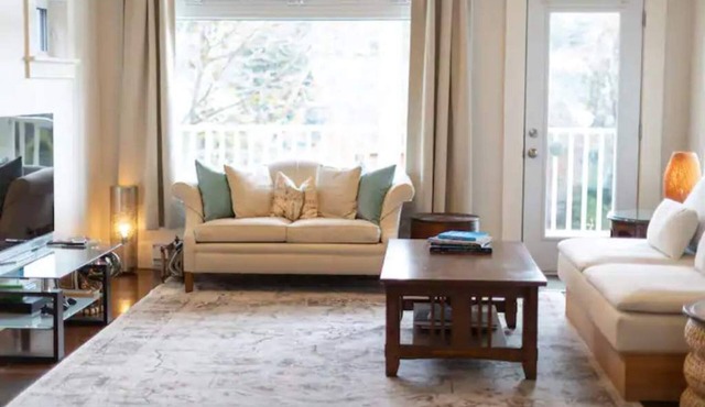 1800' | Front HBR | DT 5 Min Walk | Water views