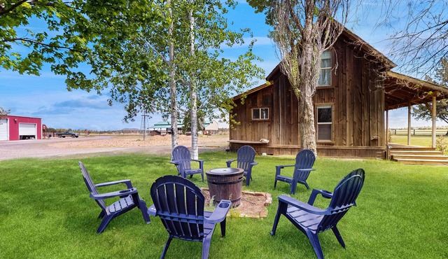 1800's Bunk House on Long Hollow Ranch, dog friendly w/WiFi, access to trails