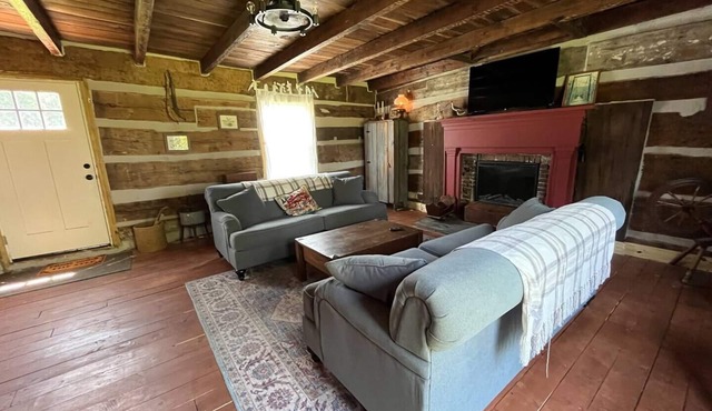 1800’s Historical Log Cabin near I-75 Interstatenn