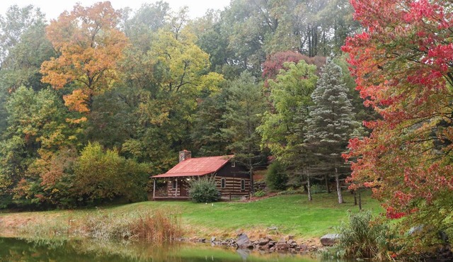 1800's Restored Log Cabin in Woods - 15 Min. Off Pa Turnpike