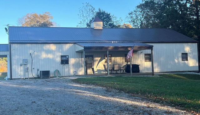 1800 sq.ft 3-bedroom hunting themed cabin in Crawford County .nGreat family unit