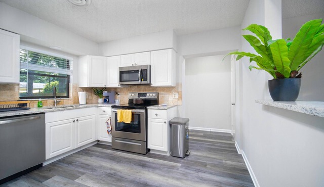1800 sq/ft spacey 4/2.5