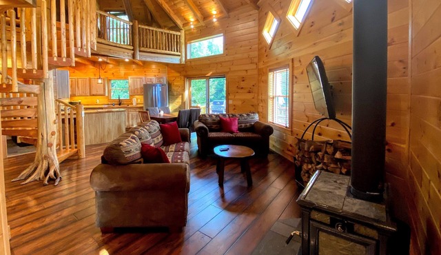 1800or Unique 'yurt' Home in Bretton Woods 1 mi to Skiing, Firepit, Foosball, Beach! Hot tub