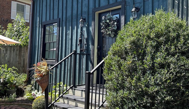 1800s Cozy Kitchen House in Berryville