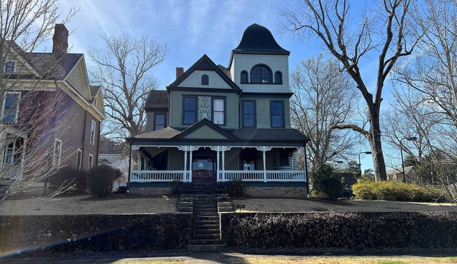 1800s Historic Home w/all new modern amenities for a one of a kind stay!