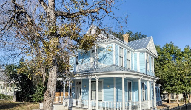 1800s Historic Victorian Home Downtown San Antonio 3 mins from Alamodome