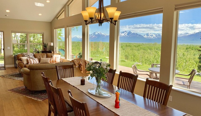 180° Mountain Views~Luxury Chalet~Mountain Retreat~Fireplaces~Private~Serene