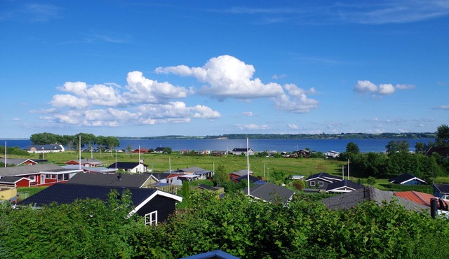 180° sea view, close to the beach, 6 pers./3 rooms, WLAN, all year round, fenced garden