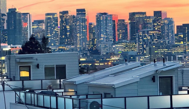 180° Space Needle, downtown, lake, mountains, modern luxury, EV charger