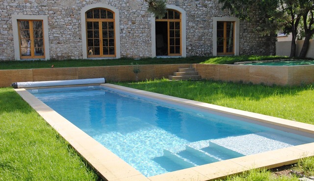 180m2 building with 12x4m saltwater pool