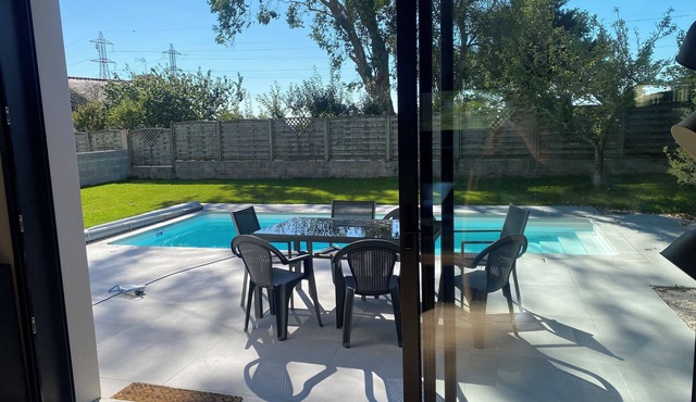 180m2 family home with heated pool