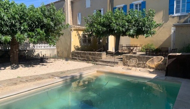 180m2 house with swimming pool in the village. Small & medium dogs accepted