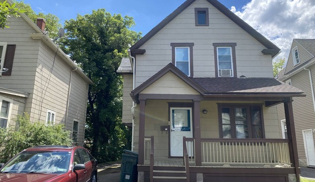 181 Sawyer St-Spacious home away from home. Shared house, a two bedroom house.