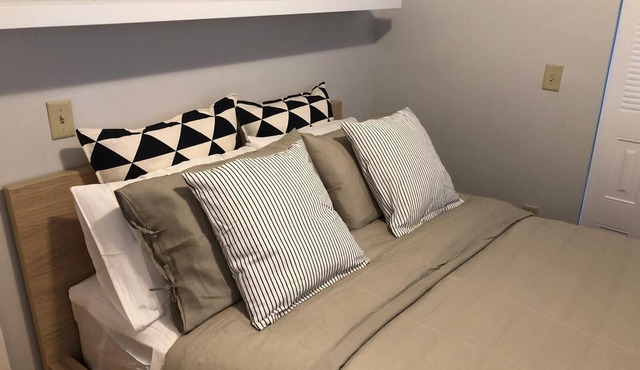 1817 2C · Authentic cute 1bed Apt-20 min to NYC/Parking Avai