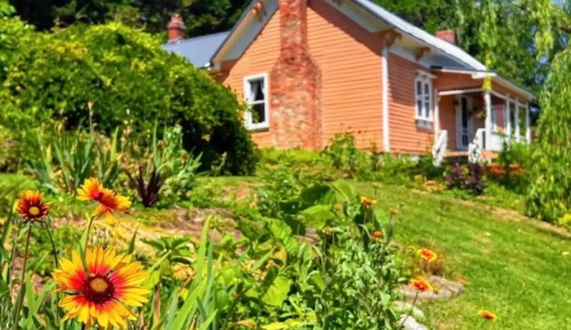 1818 Riverfront Cottage