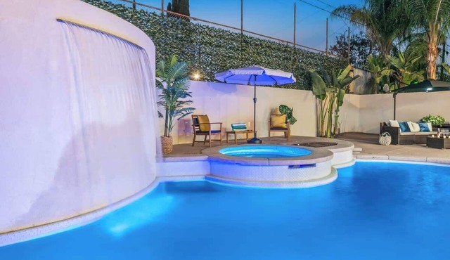 182 - Entertainer’s Dream: Luxury Pool & Spa