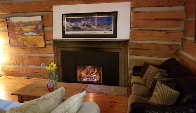 1820 Log Cabin on Private 300 acres. Mtn biking, Hiking, x-country Skiing