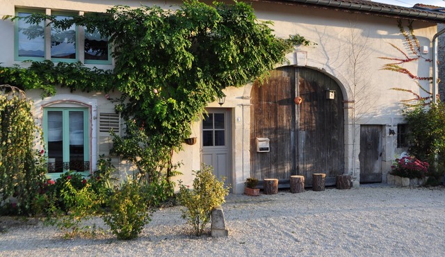 1825 farm rehabilitated in 2008 as a country house. High performance.