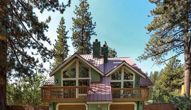 1826-fawnskin Chalet 4 Bedroom Home by RedAwning