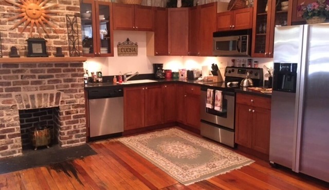 1830's House in Historic Old Towne Petersburg, VA