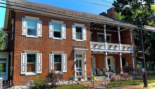 1830s Estate in Historic Downtown Mechanicsburg