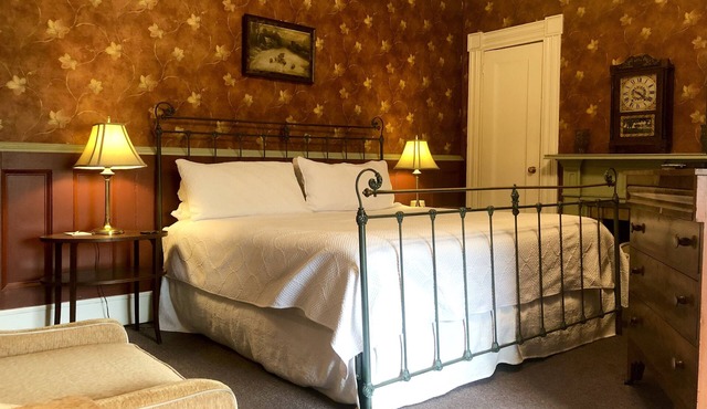 1830s Historic Inn Ithaca NY, Room 8