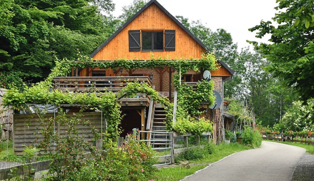 1840 house in the heart of nature, a haven of peace ideal for groups or families