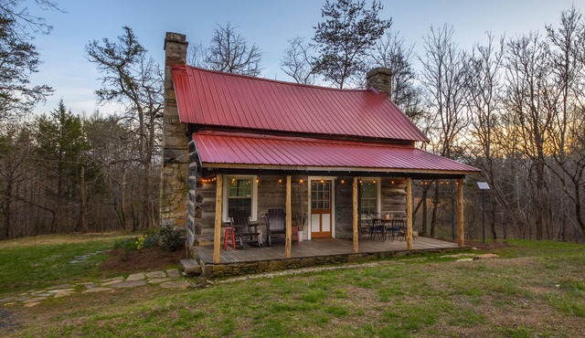 1840's Log Cabin Getaway