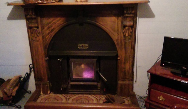 1860 early settler's cottage. BYO linen and towels.