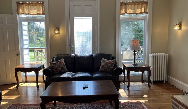 1860 Spencer House - 6 bedroom/6 bath home, 10 minutes to Dreams Park