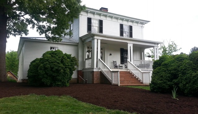 1865 farmhouse near Lake Gaston!