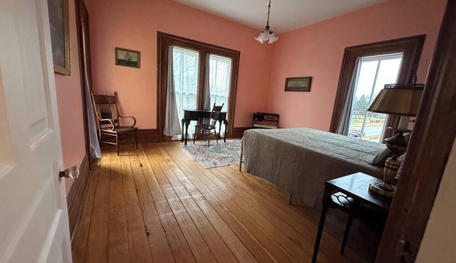 1865 Historic Sibley House - 4-bedroom House in Downtown Muskegon