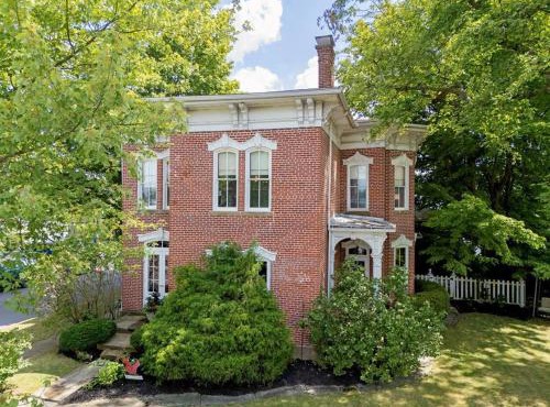 1868 Historic Victorian, 4Bed-4Bath, Downtown Loudonville, Sleeps 10