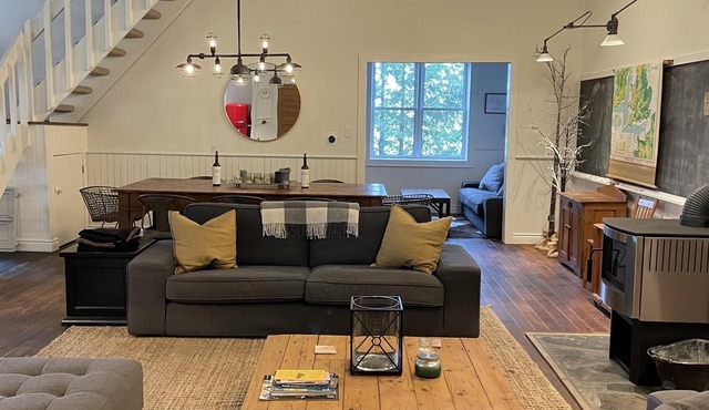 1870 Renovated Historic School House close to Ski Hills Winter Seasonal Rental