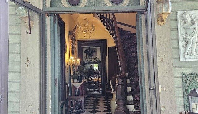 1873 Victorian Rose B & B