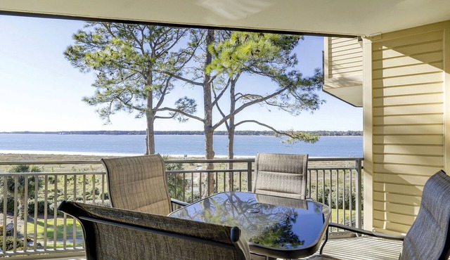 1874 Beachside Tennis- Calibogue Sound views from every room.
