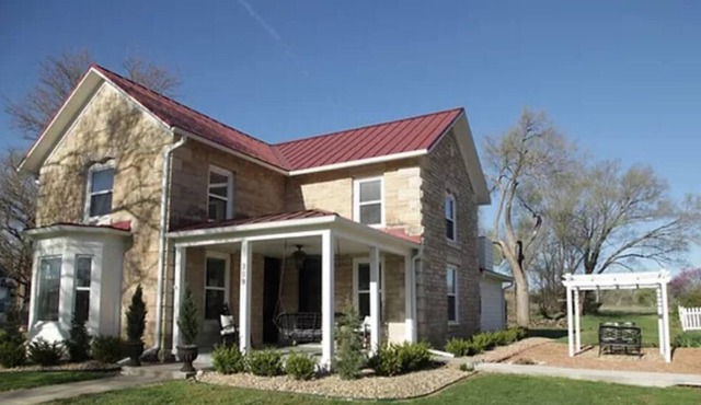 1879 Stone House- 3 bedroom