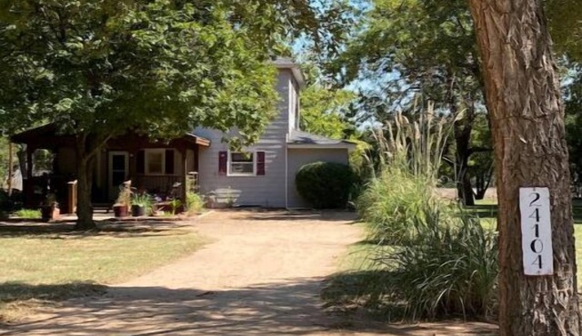 1880 Country Farmhouse. Quiet-Lake-Hunt-Pets ok